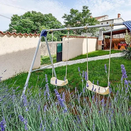 2 Bedroom Gorgeous Home In Peruski Holiday home