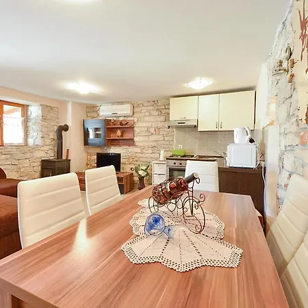 2 Bedroom Gorgeous Home In Peruski Peruski