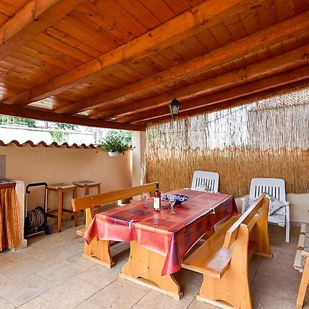 2 Bedroom Gorgeous Home In Peruski Holiday home *