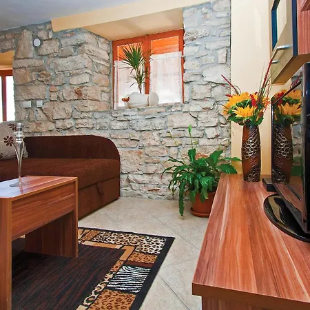 2 Bedroom Gorgeous Home In Peruski *