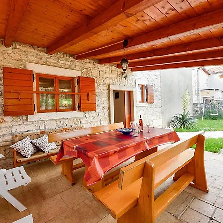 2 Bedroom Gorgeous Home In Peruski * Peruski