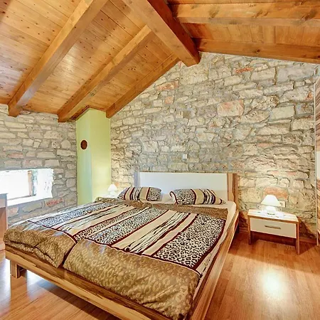 2 Bedroom Gorgeous In Peruški