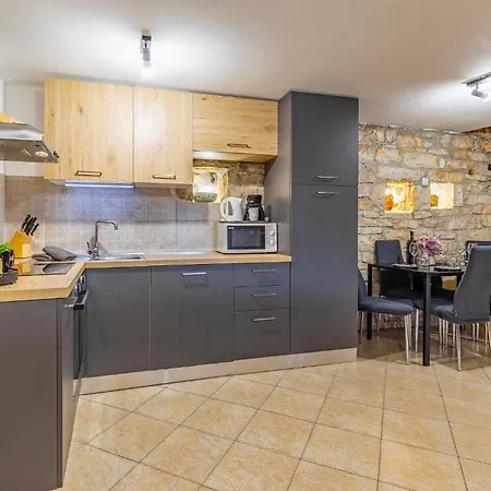 Vakantiehuis Holiday Home Peruski Peruski *