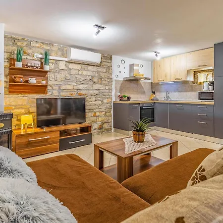 Vakantiehuis Holiday Home Peruski Peruski *