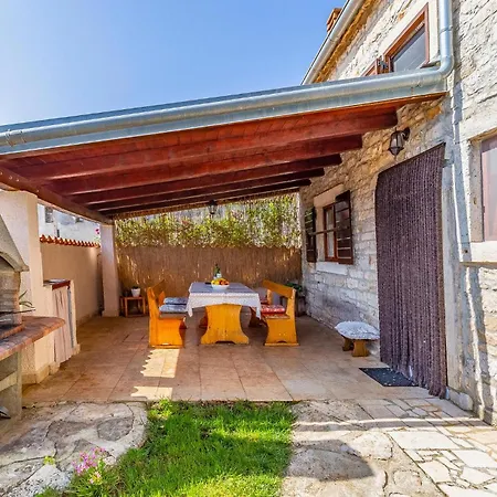 Holiday Home Peruski Peruski Vakantiehuis *